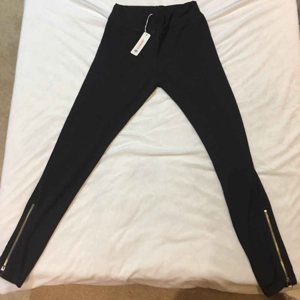 Sundry Skinny leggings with zippers! NWT Sz 1 !!!